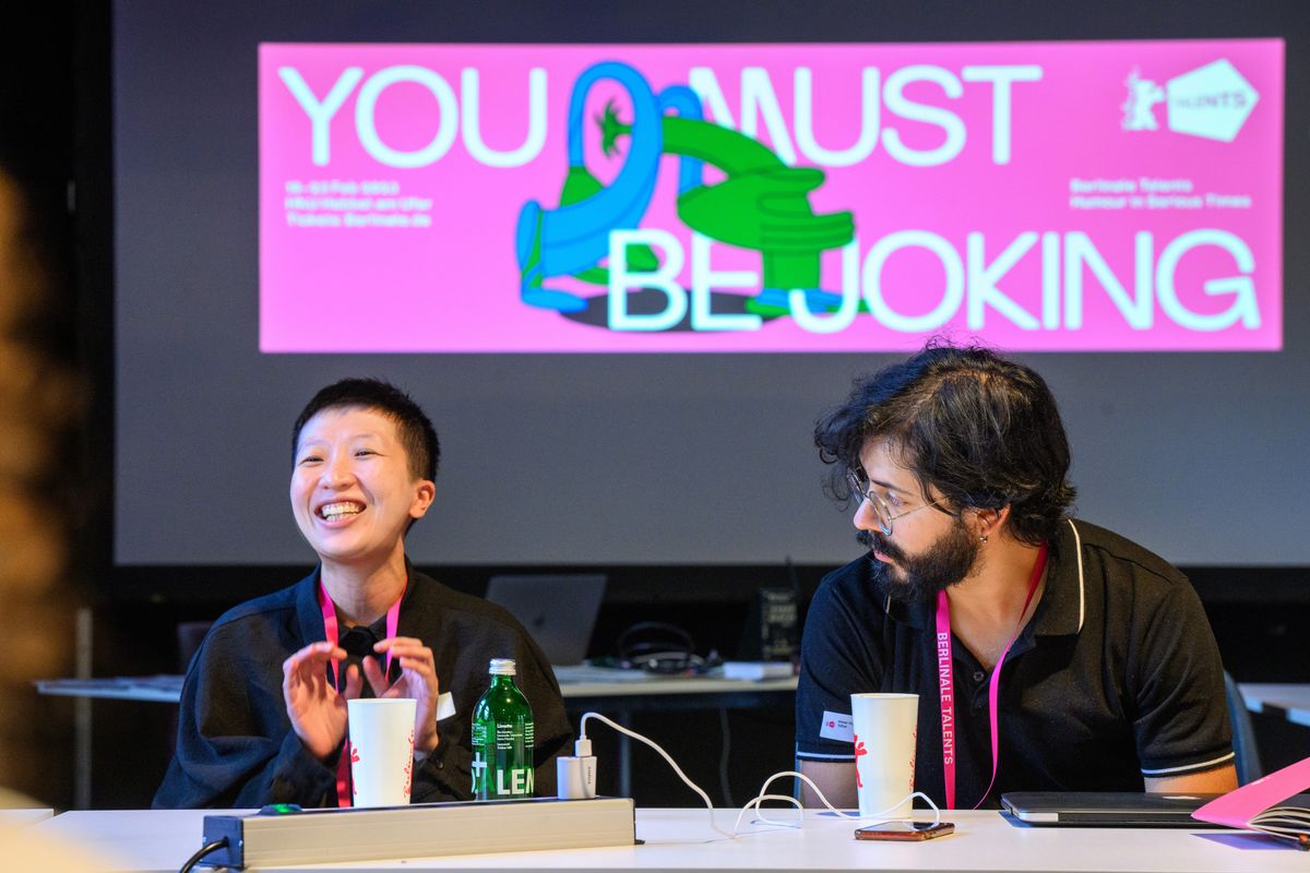 Natalie Soh and Alonso Víquez enjoy the group discussion.