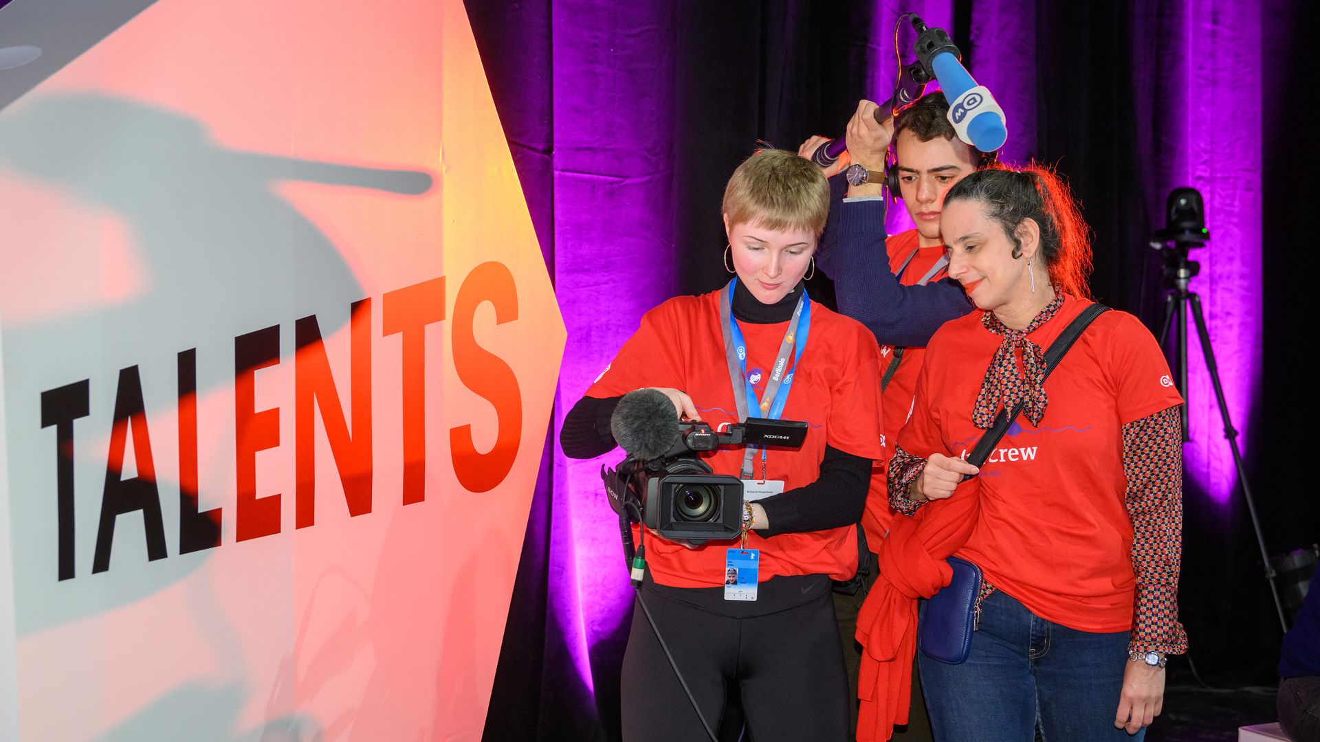 DW\'s Melanie Matthäus and the trainees capturing the action at Berlinale Talents.